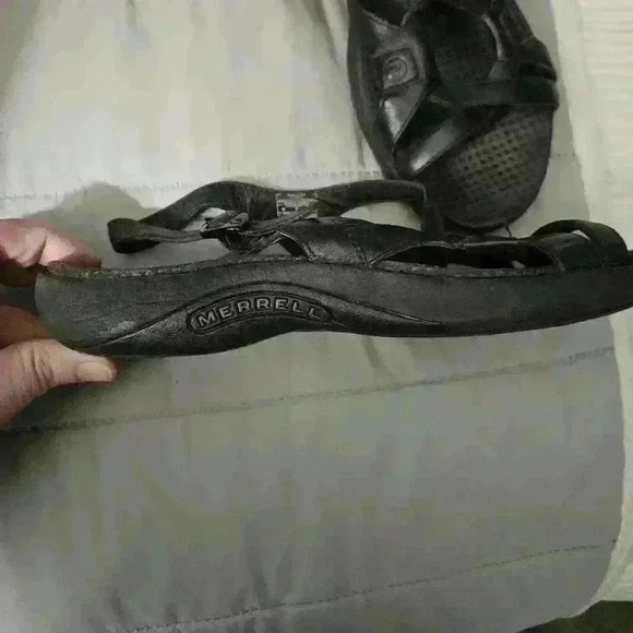 Merrell Black strappy sandals. Size 7. - Picture 5 of 12